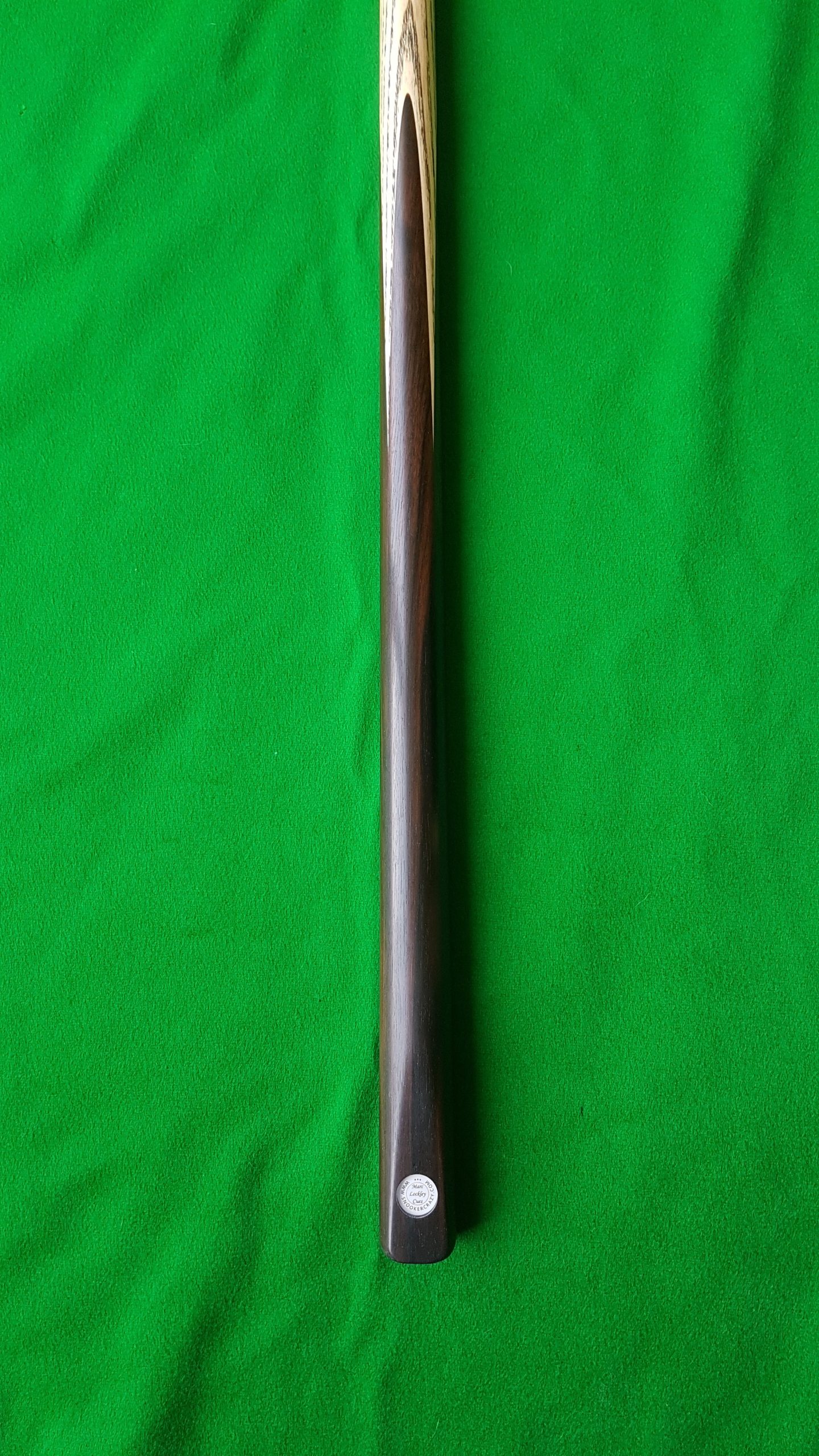 https://www.snookercrazy.com/wp-content/uploads/2019/01/58-1-piece-Full-Macassar-Snooker-Cue-CBA6-2-e1547651797721.jpg