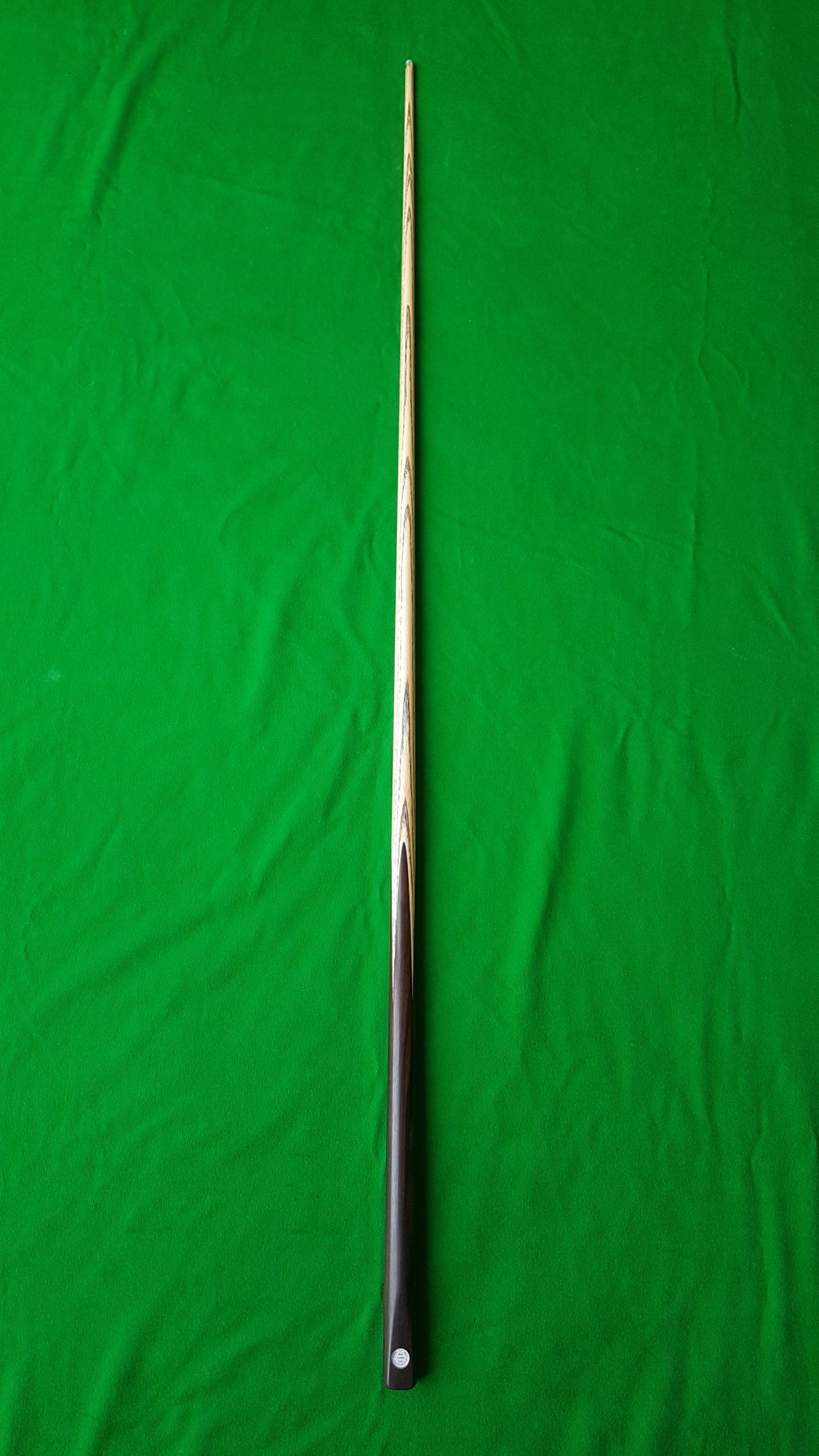 https://www.snookercrazy.com/wp-content/uploads/2019/01/58-1-piece-Full-Macassar-Snooker-Cue-CBA6-3-e1547651827981.jpg