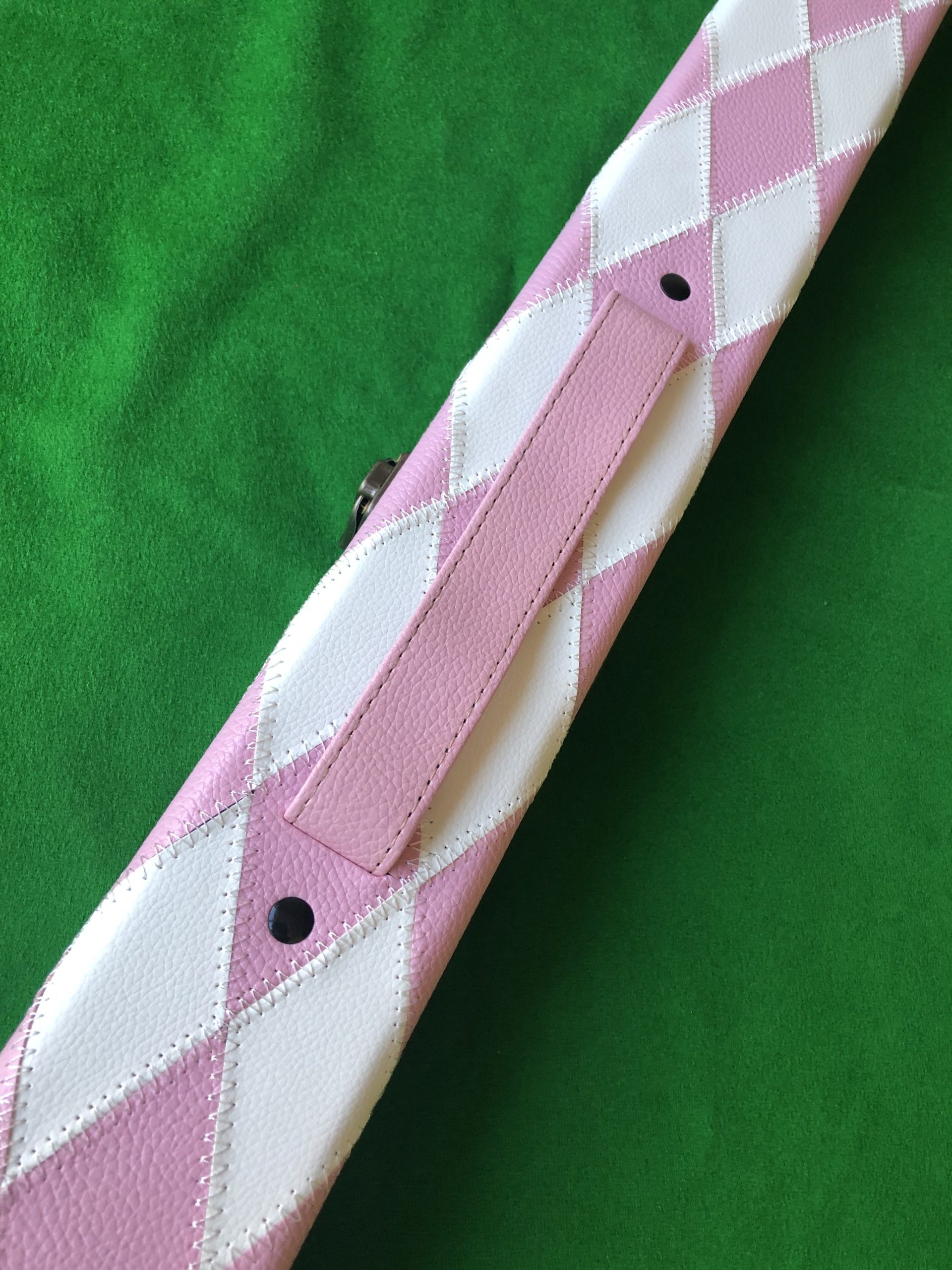 WHITE HANDMADE 3 COMPARTMENTS QUALITY WIDE 3/4 CUE CASE HOLDS 2 CUES PINK 